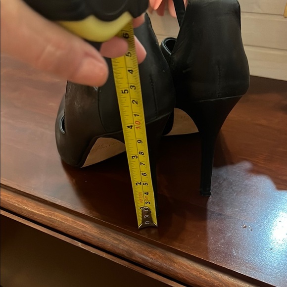 Marciano Leather Elegant Black Strappy Women's Shoes - Picture 4 of 9